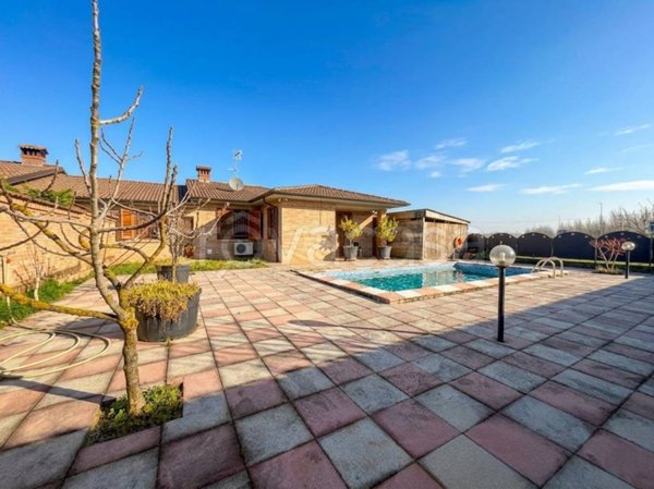 casa indipendente in vendita a Vellezzo Bellini