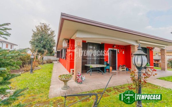 casa indipendente in vendita a Vellezzo Bellini