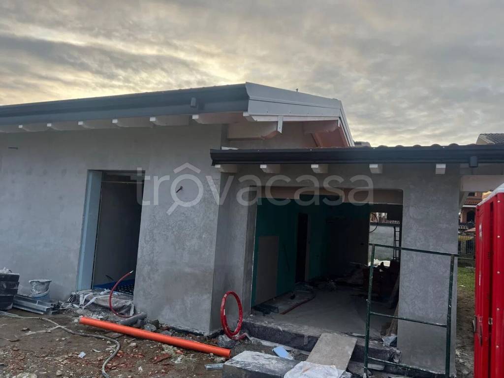 casa indipendente in vendita a Vellezzo Bellini