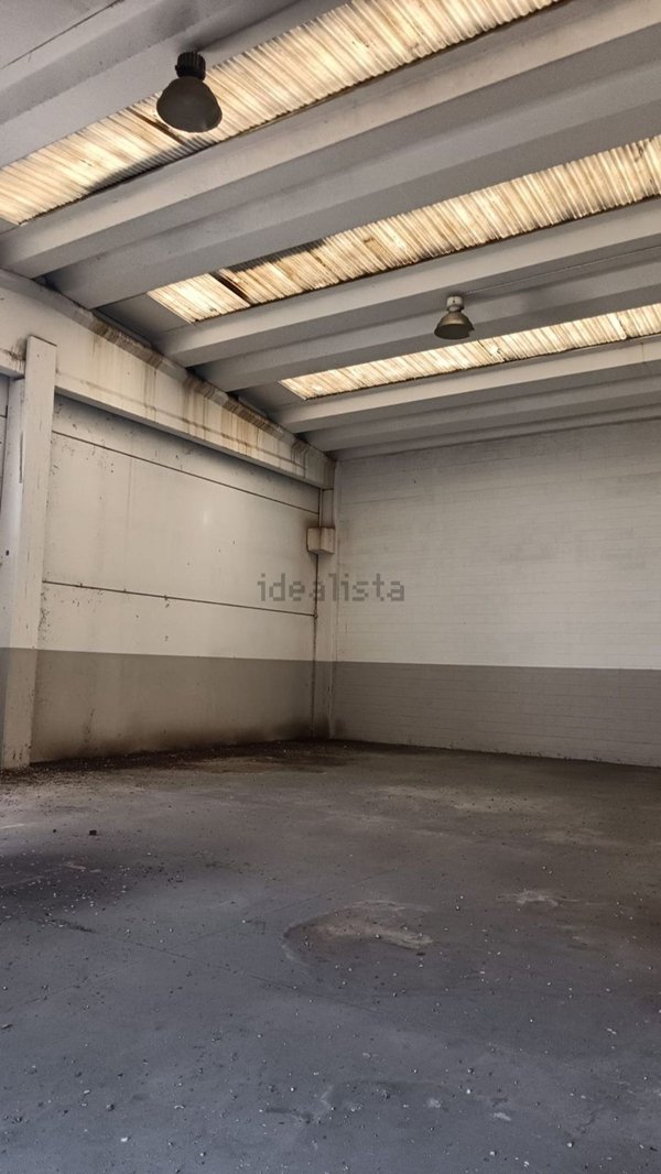 locale di sgombero in vendita a Vellezzo Bellini