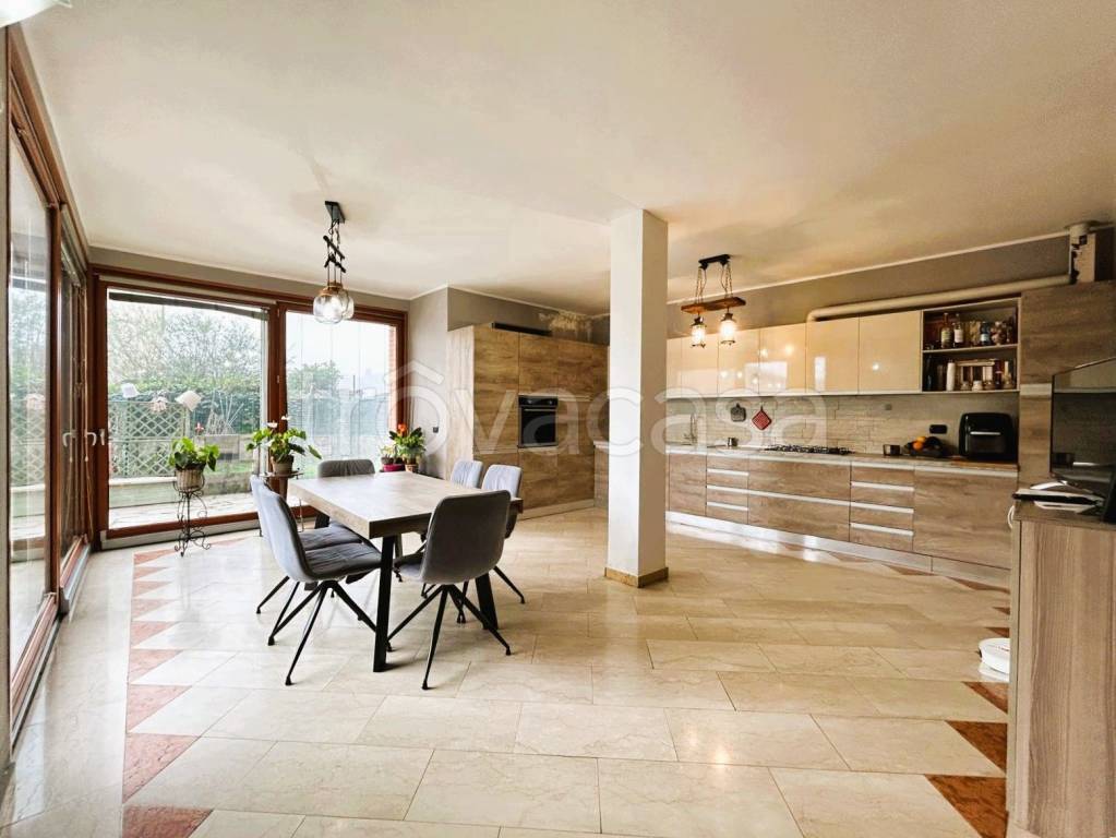 casa indipendente in vendita a Vellezzo Bellini in zona Giovenzano