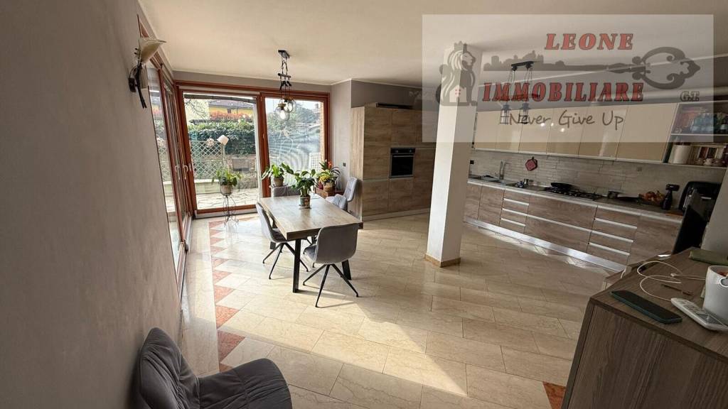 casa indipendente in vendita a Vellezzo Bellini in zona Giovenzano