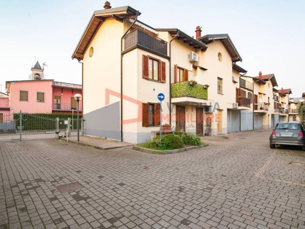 appartamento in vendita a Vellezzo Bellini in zona Giovenzano