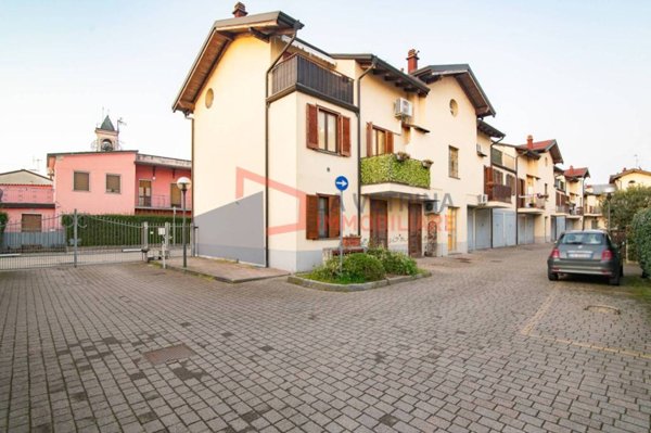 appartamento in vendita a Vellezzo Bellini in zona Giovenzano