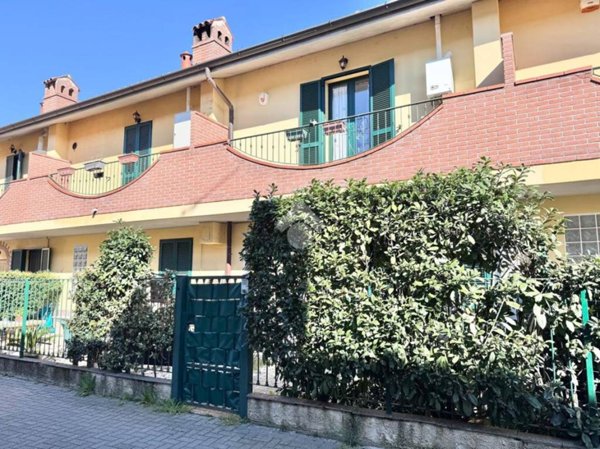 casa indipendente in vendita a Vellezzo Bellini