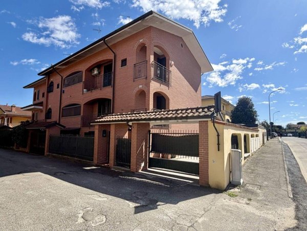 casa indipendente in vendita a Vellezzo Bellini