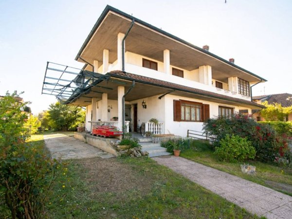 casa indipendente in vendita a Vellezzo Bellini