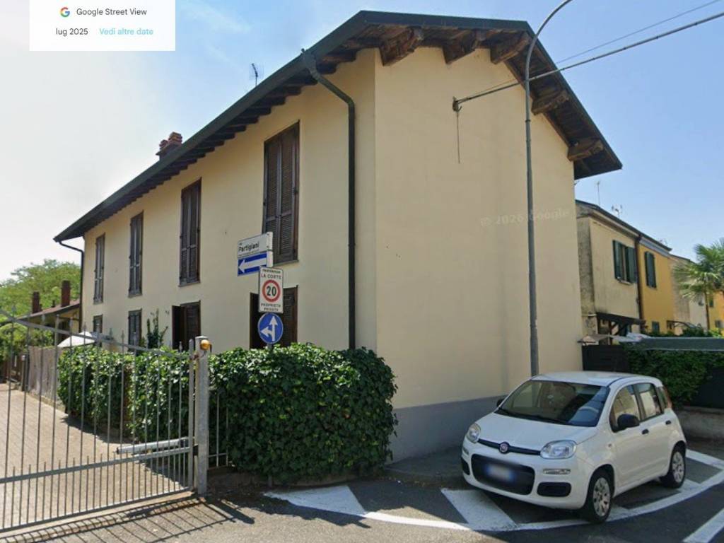 casa indipendente in vendita a Vellezzo Bellini in zona Giovenzano