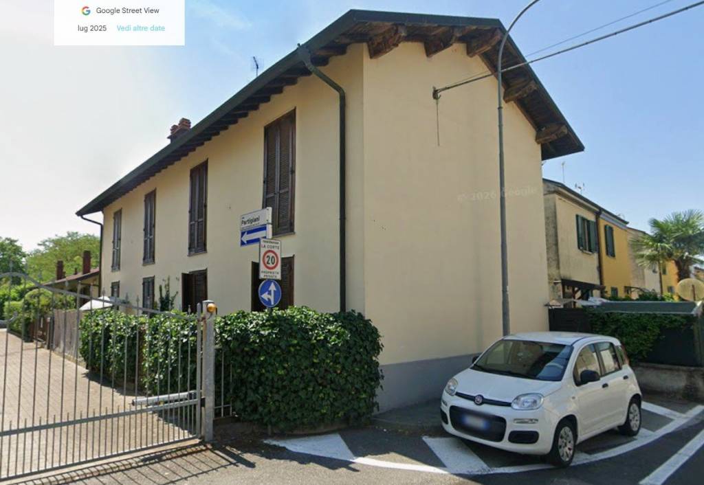 casa indipendente in vendita a Vellezzo Bellini in zona Giovenzano