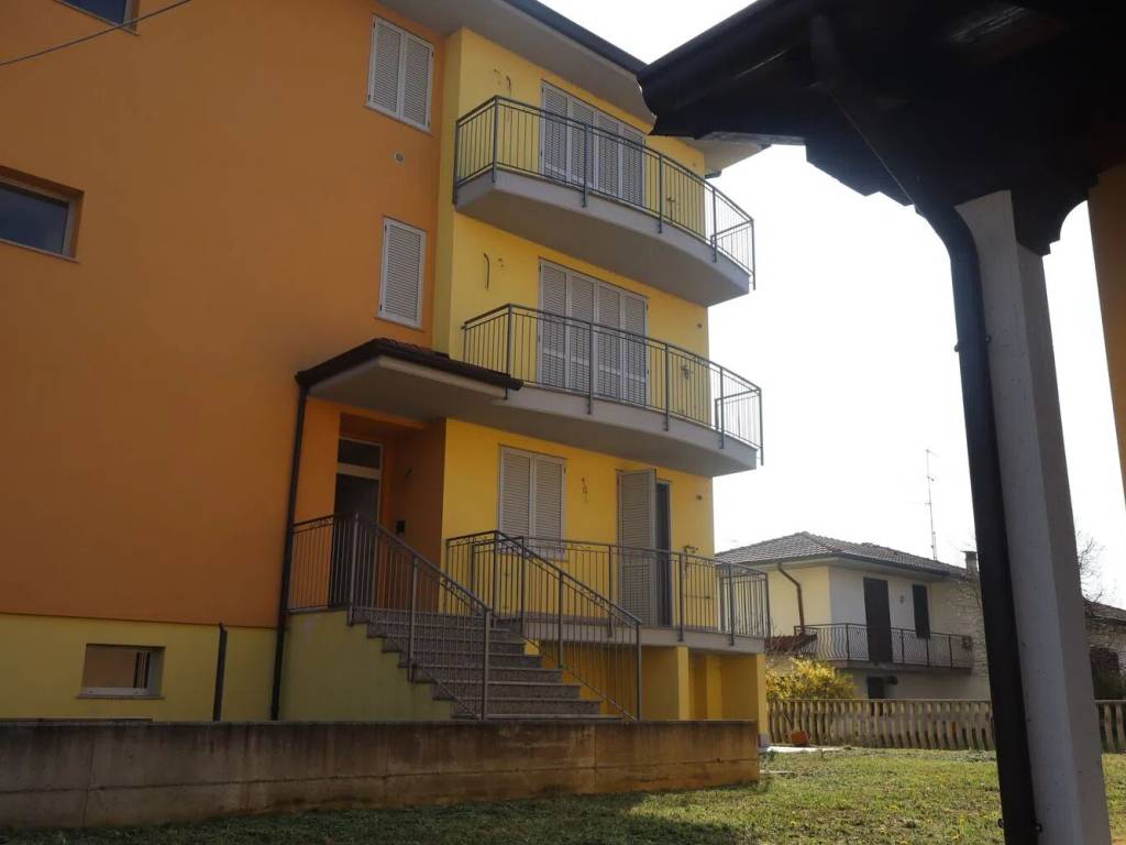 appartamento in vendita a Vellezzo Bellini