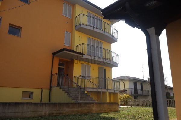 appartamento in vendita a Vellezzo Bellini in zona Origioso