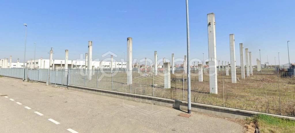 terreno edificabile in vendita a Vellezzo Bellini in zona Giovenzano