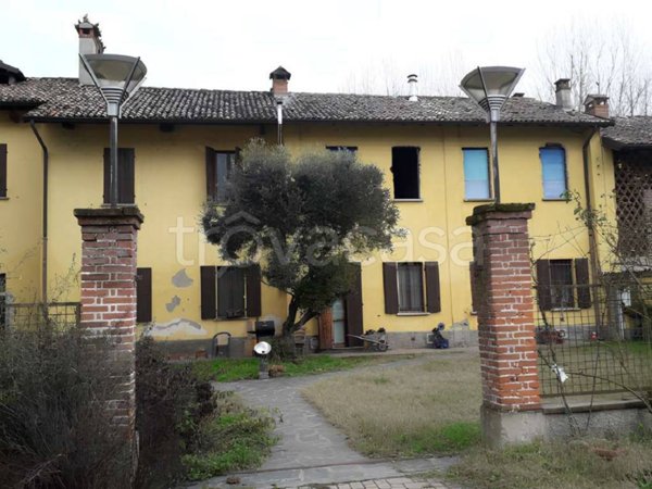 casale in vendita a Vellezzo Bellini