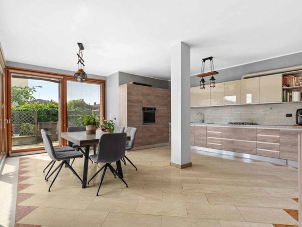 casa indipendente in vendita a Vellezzo Bellini in zona Giovenzano