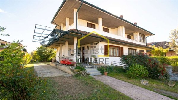 casa indipendente in vendita a Vellezzo Bellini in zona Giovenzano