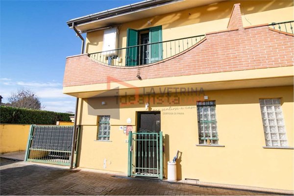 casa indipendente in vendita a Vellezzo Bellini in zona Origioso