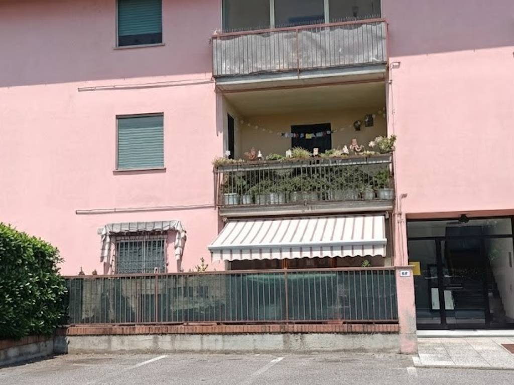 appartamento in vendita a Vellezzo Bellini in zona Giovenzano