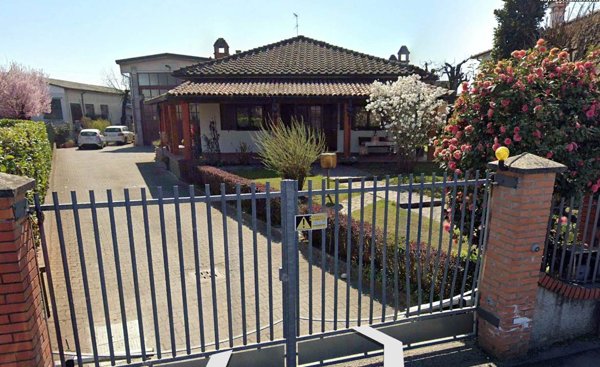 casa indipendente in vendita a Vellezzo Bellini