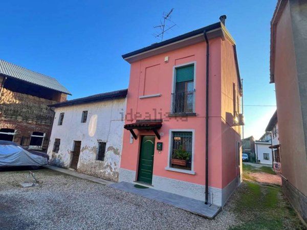 appartamento in vendita a Vellezzo Bellini in zona Origioso