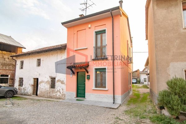 casa indipendente in vendita a Vellezzo Bellini in zona Origioso