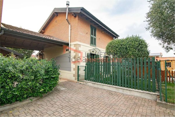 casa indipendente in vendita a Vellezzo Bellini in zona Origioso