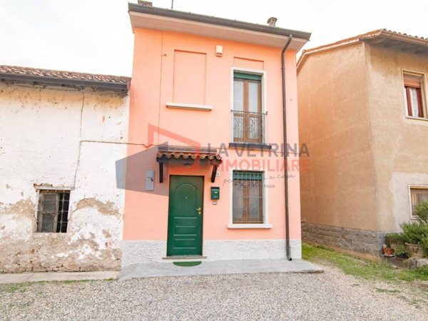 casa indipendente in vendita a Vellezzo Bellini in zona Origioso