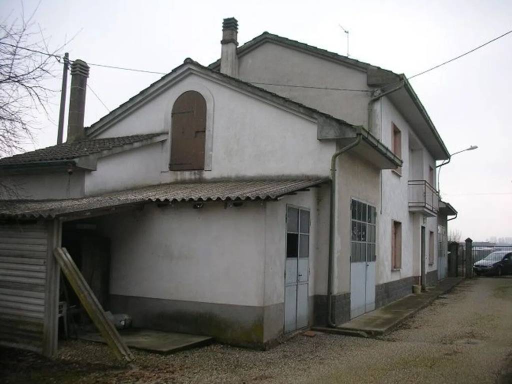 locale commerciale in vendita a Verrua Po