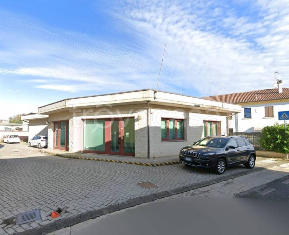 locale commerciale in vendita a Verrua Po