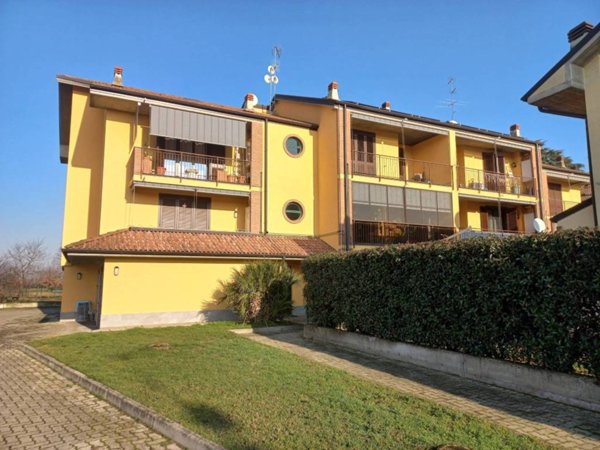 appartamento in vendita a Vidigulfo in zona Vairano