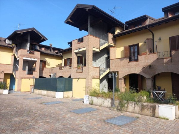 appartamento in vendita a Vidigulfo in zona Mandrino