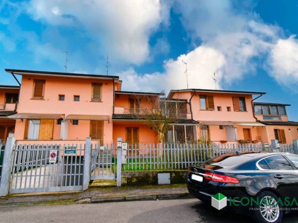 casa indipendente in vendita a Vidigulfo