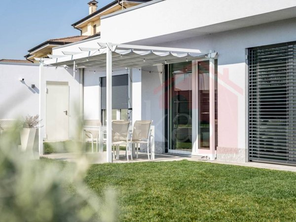 casa indipendente in vendita a Vidigulfo