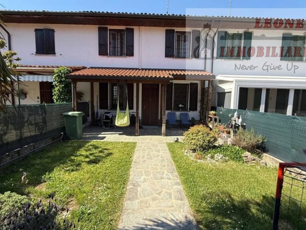casa indipendente in vendita a Vidigulfo in zona Cavagnera