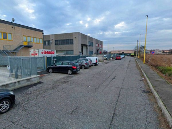 locale commerciale in vendita a Vidigulfo