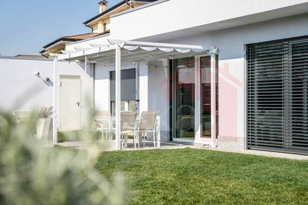 casa indipendente in vendita a Vidigulfo