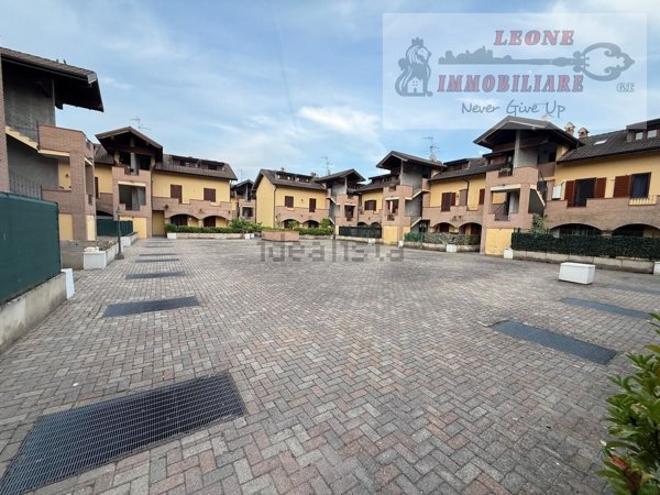 appartamento in vendita a Vidigulfo in zona Mandrino