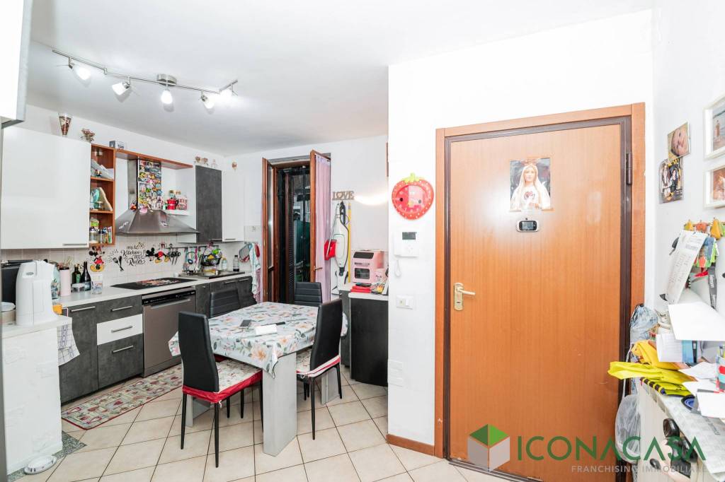 appartamento in vendita a Vidigulfo in zona Mandrino