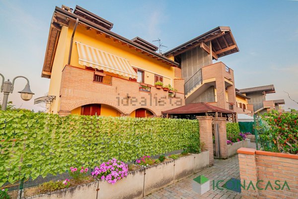 appartamento in vendita a Vidigulfo in zona Mandrino