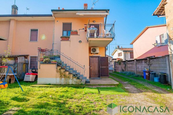 casa indipendente in vendita a Vidigulfo in zona Mandrino