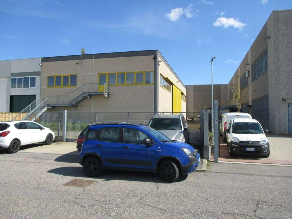 locale commerciale in vendita a Vidigulfo