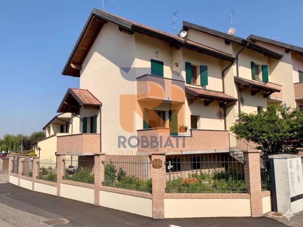 casa indipendente in vendita a Vidigulfo in zona Vairano