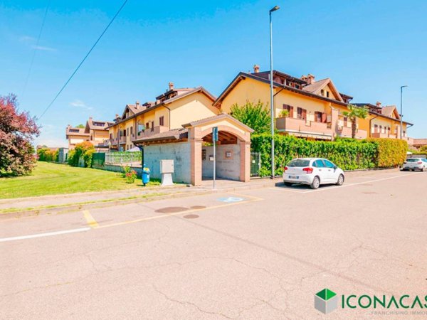 appartamento in vendita a Vidigulfo in zona Mandrino