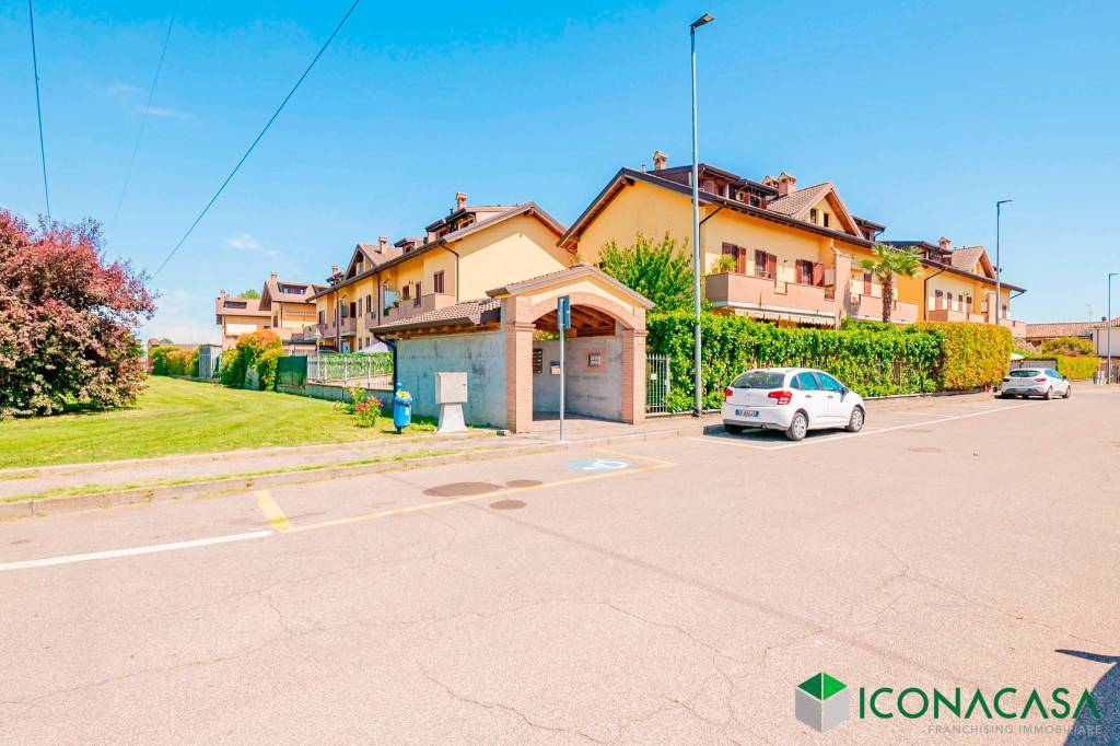 appartamento in vendita a Vidigulfo in zona Mandrino