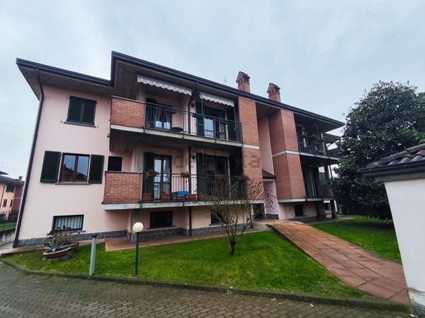 appartamento in vendita a Vidigulfo in zona Mandrino