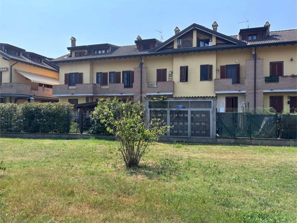 appartamento in vendita a Vidigulfo in zona Mandrino