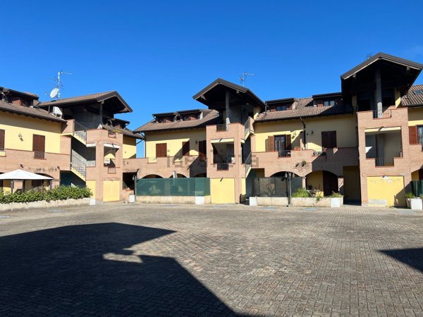 appartamento in vendita a Vidigulfo in zona Mandrino