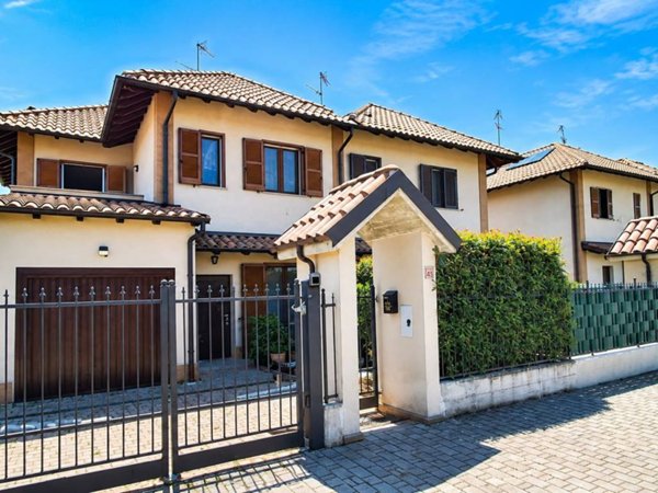 casa indipendente in vendita a Vidigulfo in zona Mandrino