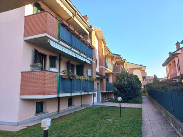 appartamento in vendita a Vidigulfo in zona Mandrino