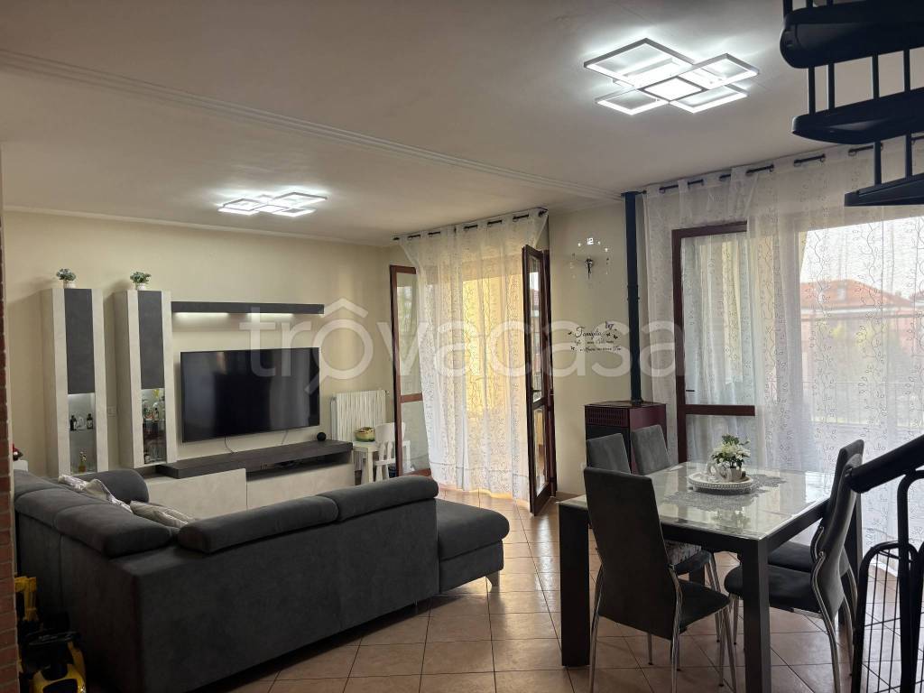 appartamento in vendita a Vidigulfo in zona Mandrino