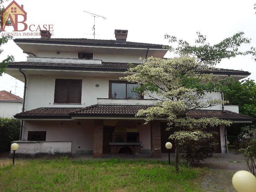 casa indipendente in vendita a Vigevano